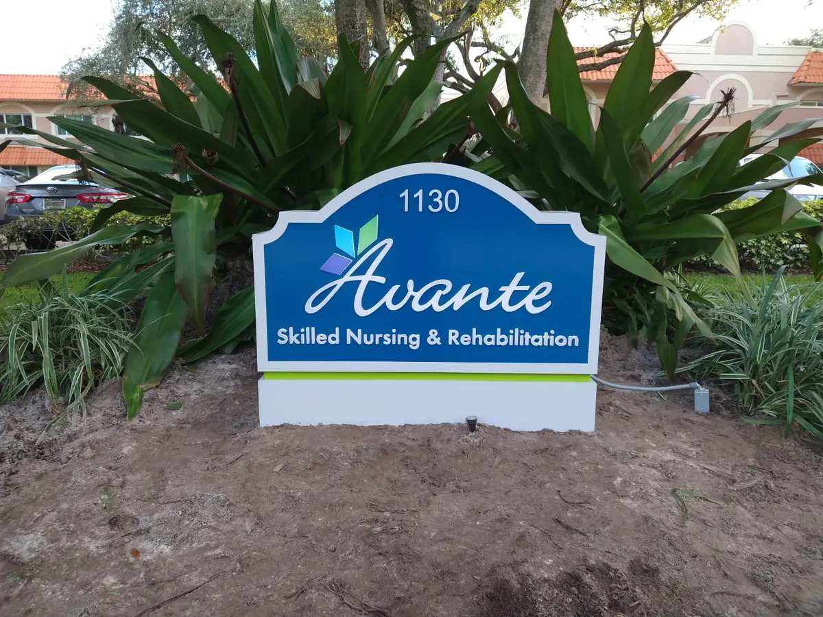Avante monument sign with illuminated cabinet at the entrance