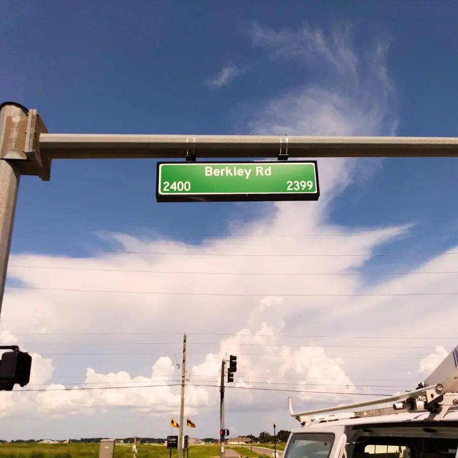 Berkley Rd street name sign on a traffic signal mast