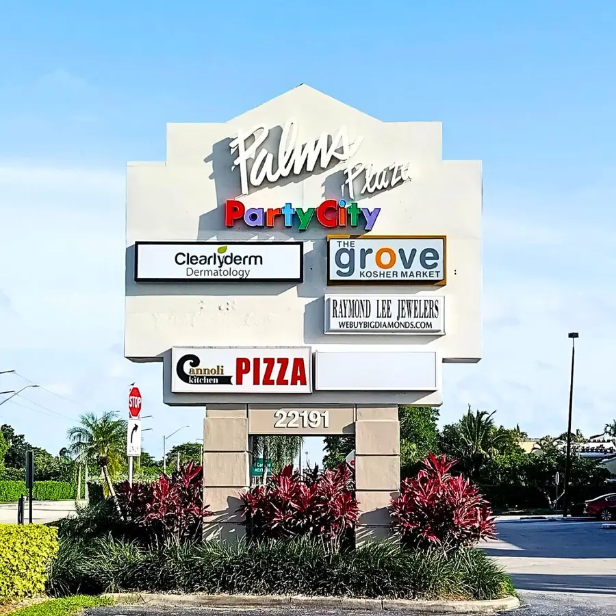 Palms Plaza multi-tenant pylon sign